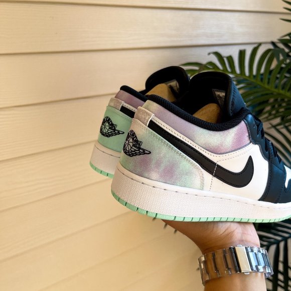 Nike Jordan 1 Low - Picture 8 of 8